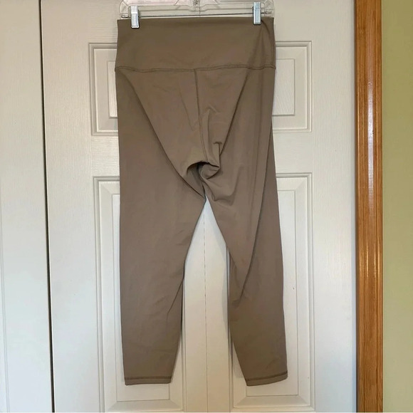 Everlane The Perform Legging - Picture 6 of 6